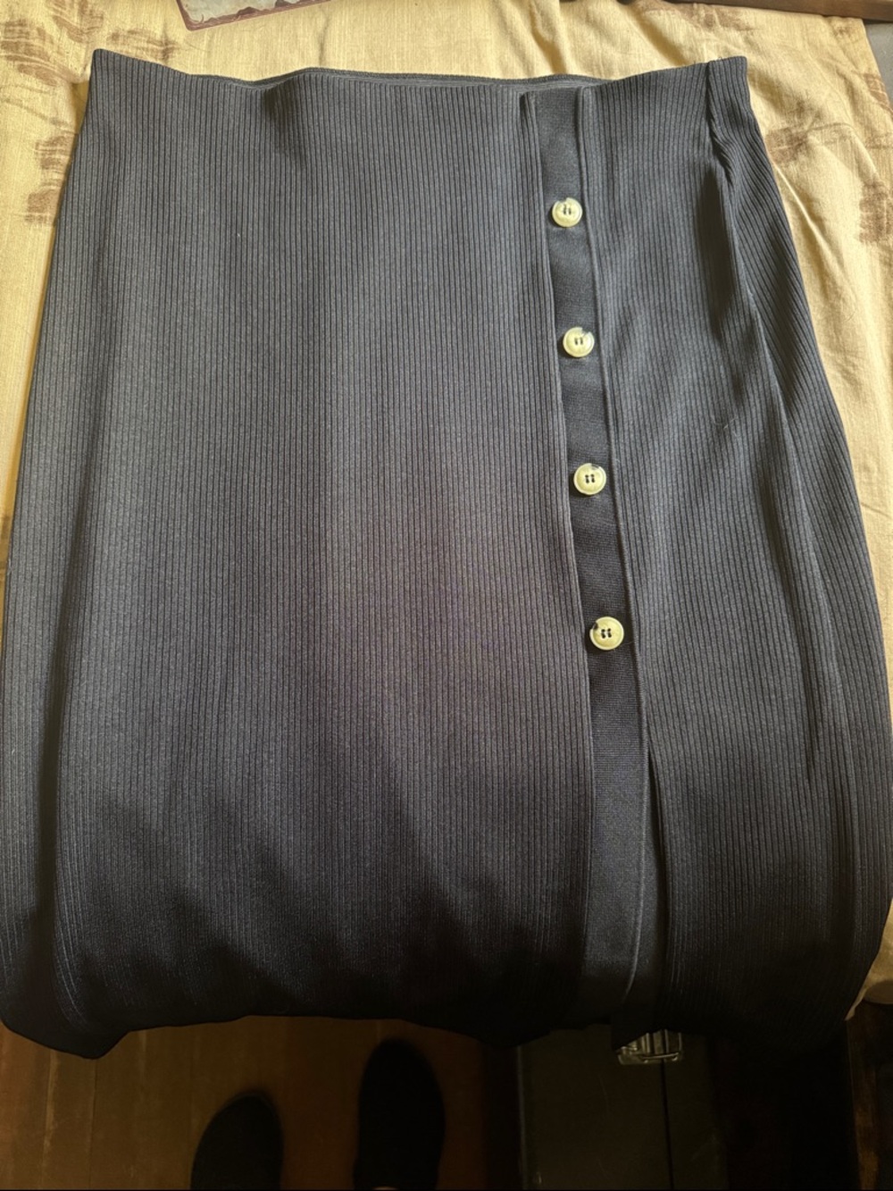 NEVER WORN H&M Black Ribbed Button-Accent Skirt